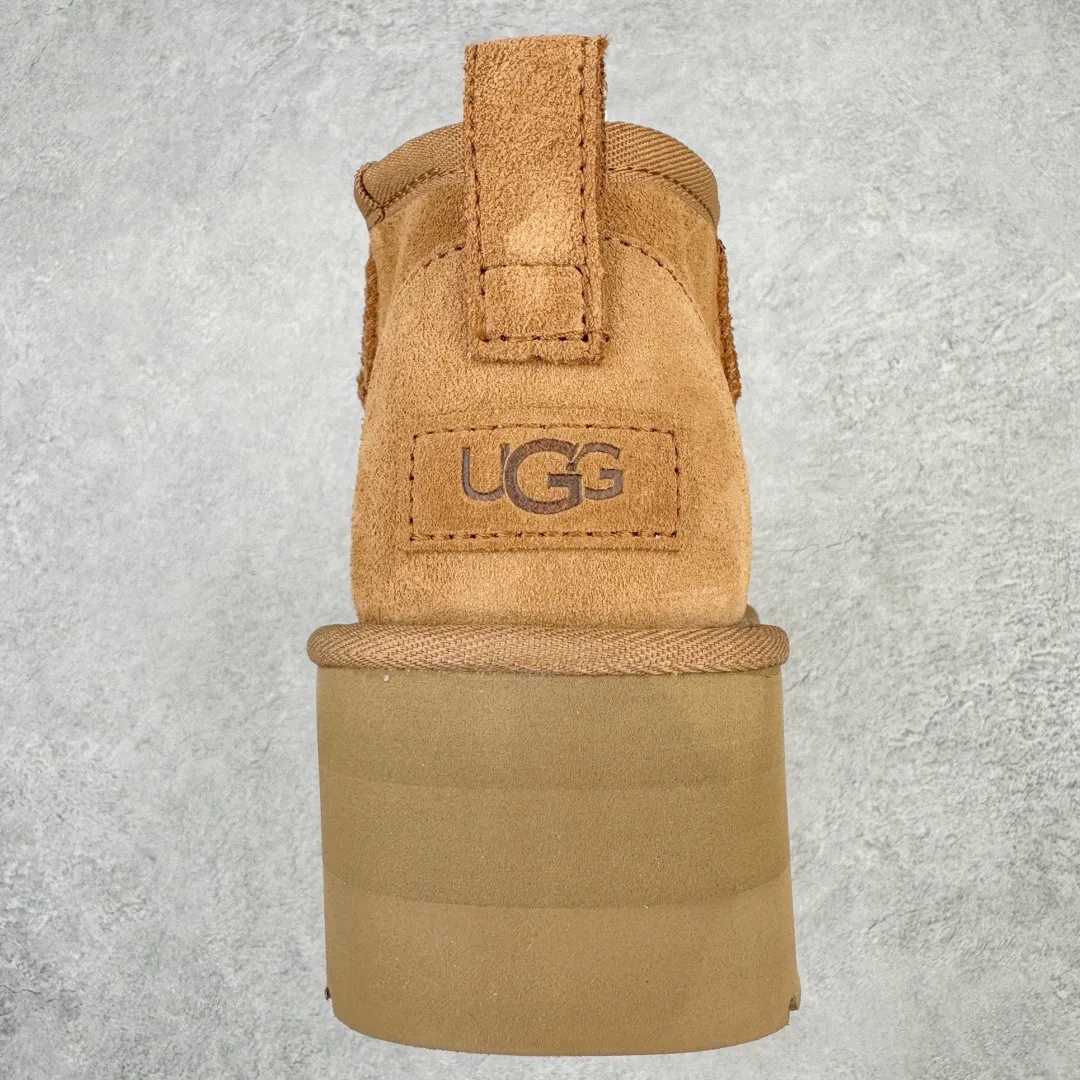 Pick up locally 💰520 UGG 5092 Zhou Dongyu Mini thick-soled autumn and winter sheep fur integrated snow boots. All shoes are made from ZP. Longfeng A-grade Australian imported sheep fur integrated brand OEM production line. Fully follow the ZP process. OEM original pattern maker. Adhering to the principle of no original shoes and no development selection. Pay attention to every detail. The most authentic version on the market. TREADLITE "Light Wing" technology outsole. Lightweight/durable/flexible/pile size: 35 36 37 38 39 40 Coding: by2936090